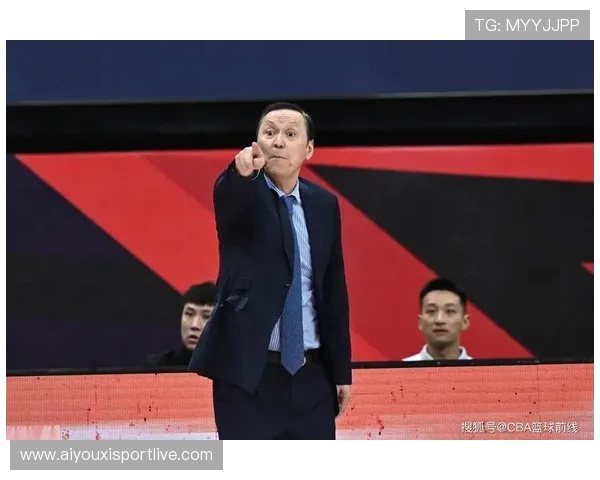 加时赛最后6秒犯规判罚，天津主帅张德贵场边暴怒