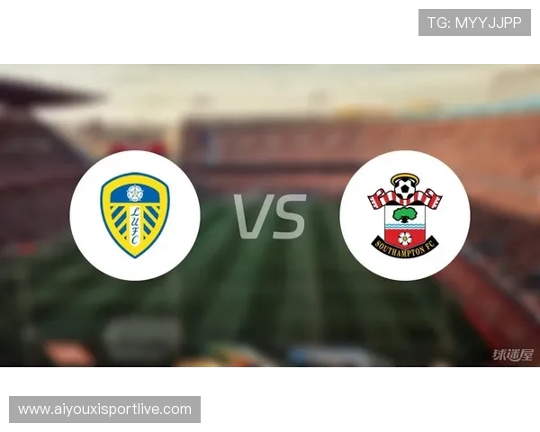 利兹联vs曼联赛前，主场球迷为不幸离世球迷举行默哀仪式